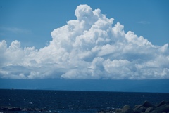 迫る雲