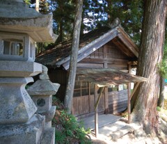 石灯篭の向こうには