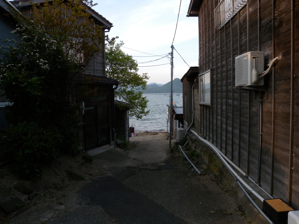 路地。