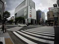 街の交差点。