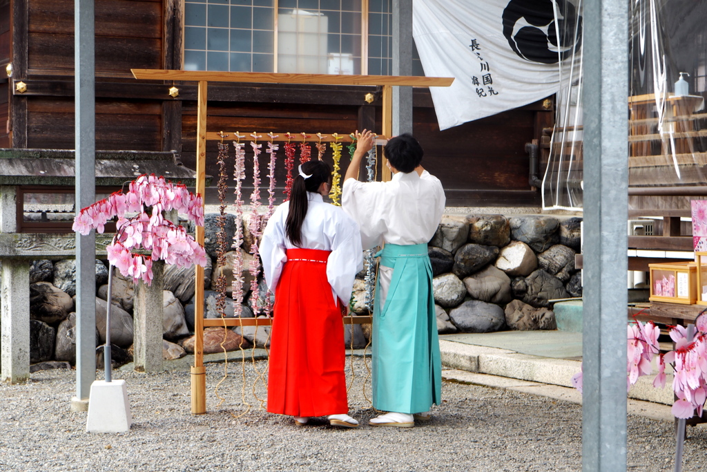 神職さん。