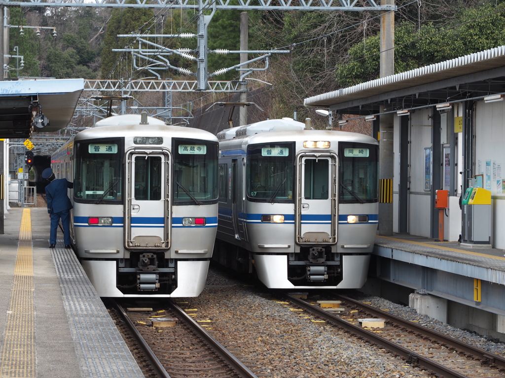 駅ですれ違い。