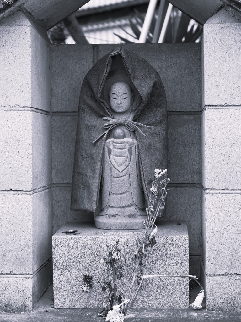 集落を見守る