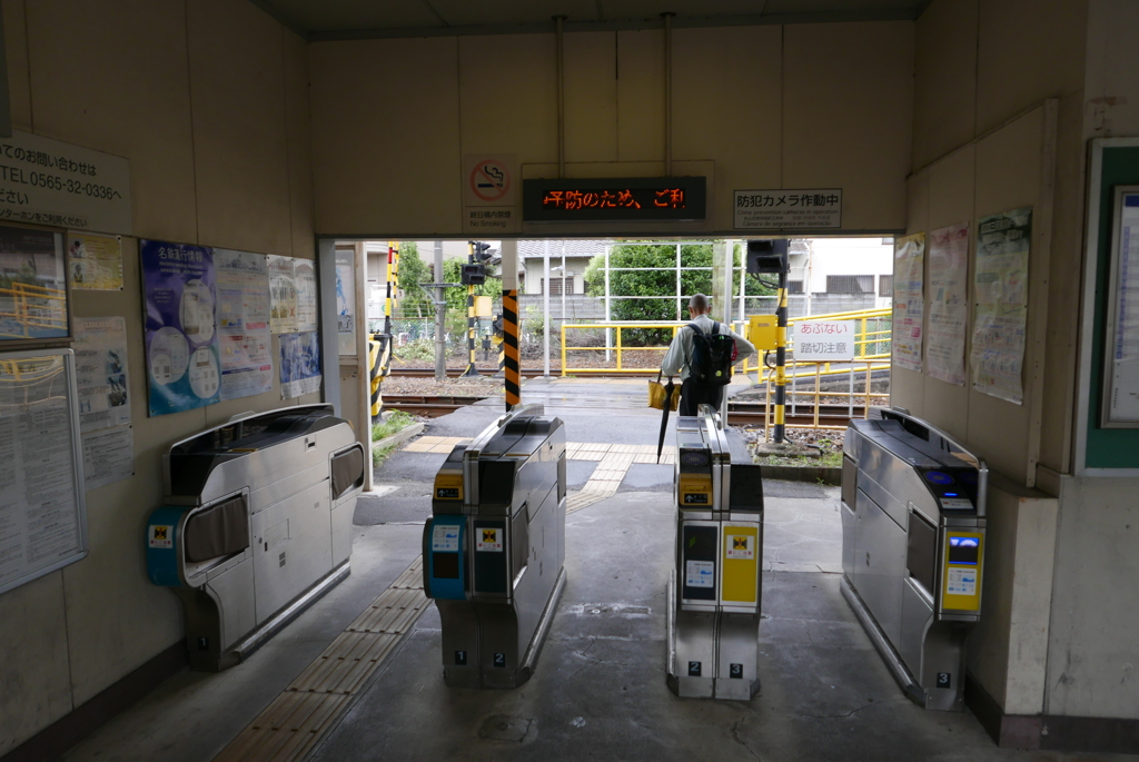 改札。