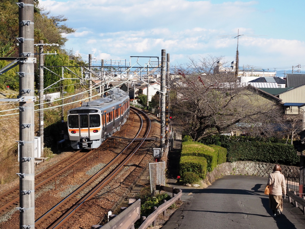 清見寺踏切にて。
