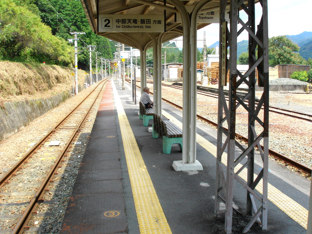 小さな駅で