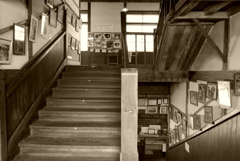 廃校の階段