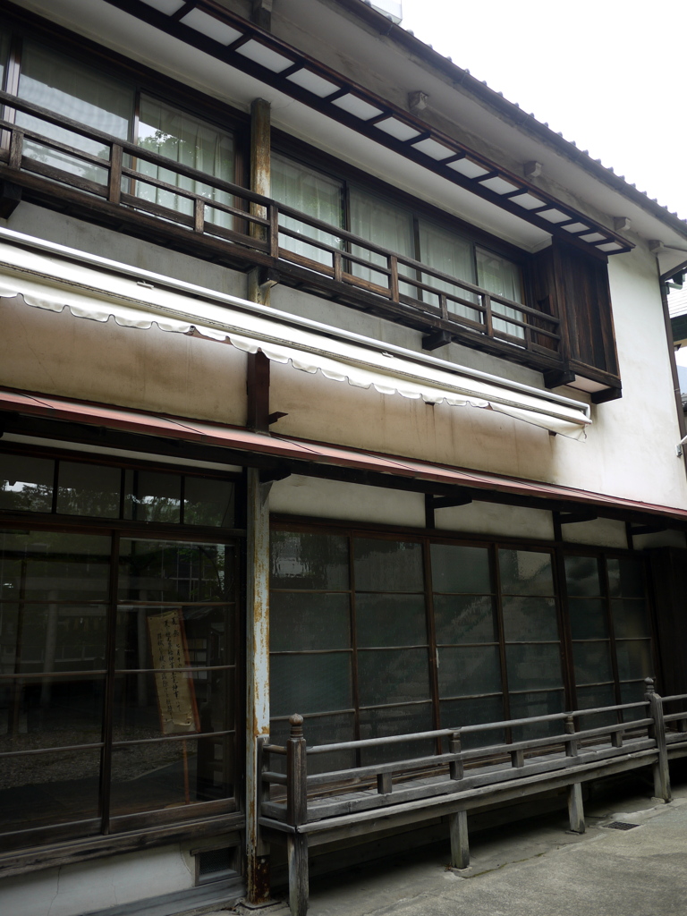 心静かに街の神社２