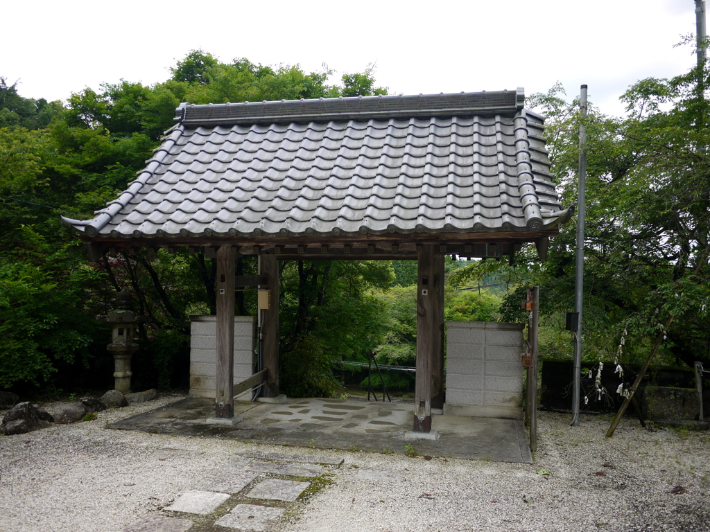 降りる前に山門を。