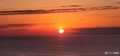 弥彦山頂上から佐渡に沈む夕日