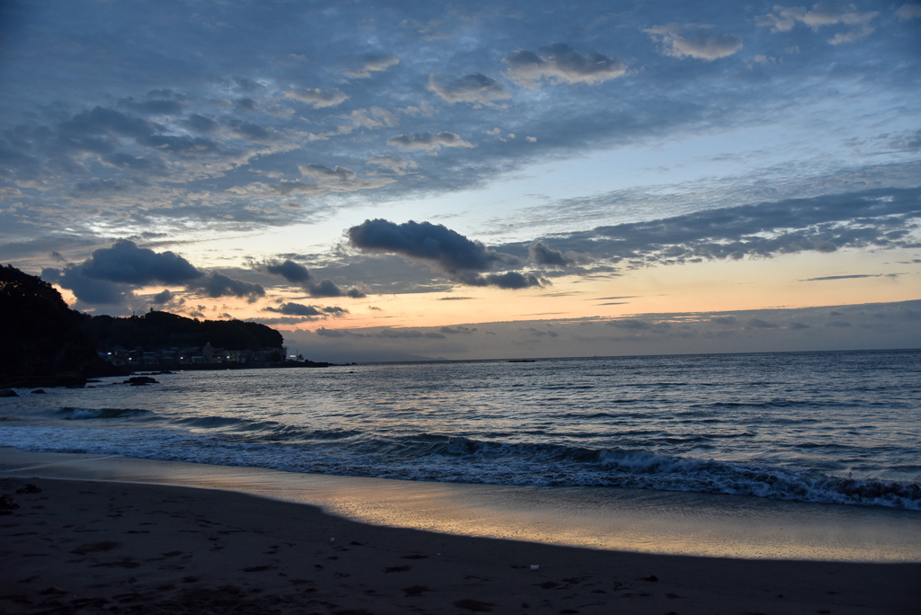 夜明けの海