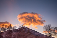 男体山と朝焼け雲