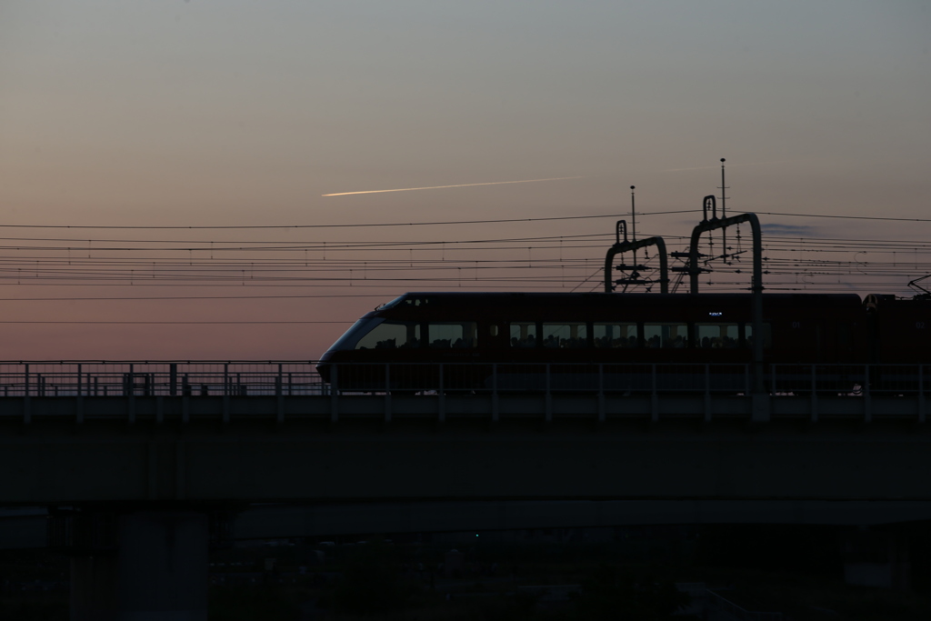 小田急ロマンスカーGSEと飛行機