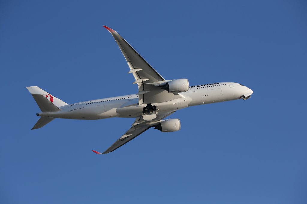 JA08XJ  AIRBUS A350-900