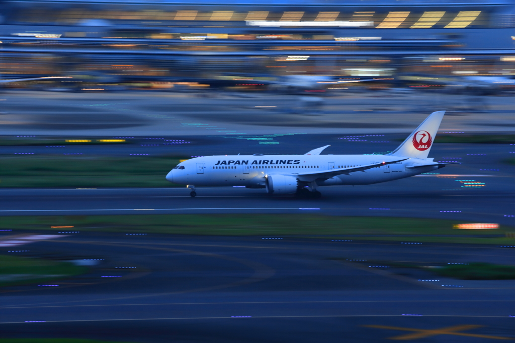 JA832J