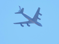 空には米軍の給油機が飛ぶ！！
