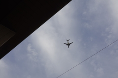 大井町駅上空を飛ぶ飛行機　Ⅰ