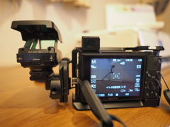 RX100M7に取り付けた照準器　後ろから