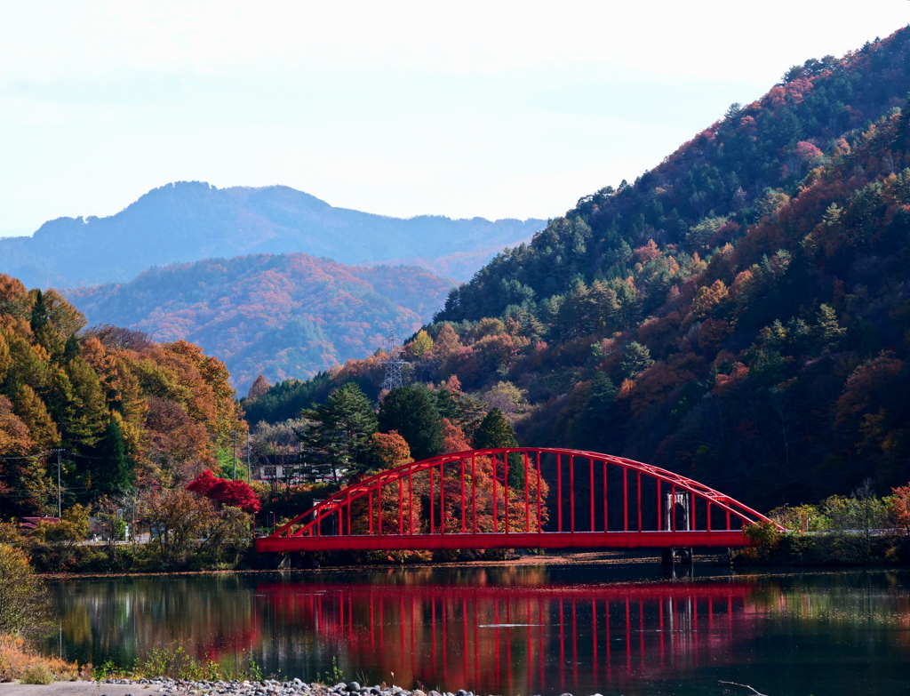 赤い橋その名は大島橋です。