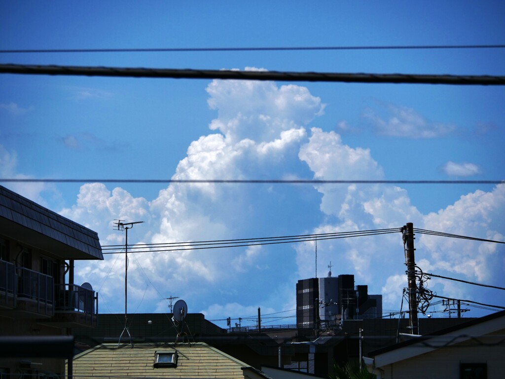 ベランダの夏雲