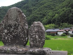 都会者が好きな道祖神と山のある風景