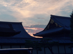 夕景の東本願寺
