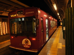 嵐山駅に留まる嵐電