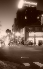 夜のとばりが降りる広尾