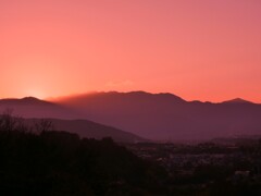 今日もお山の向こうに日が沈む