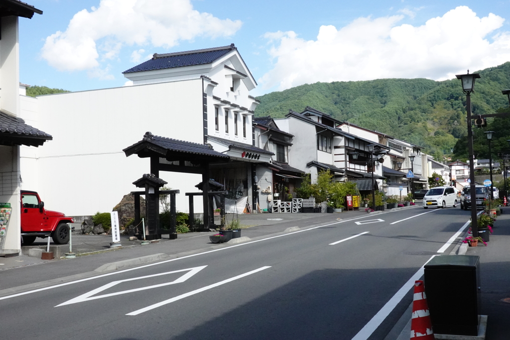 高遠城下町　何か道が広く成ったな～って思ったら電信柱を地中に埋めたとか。