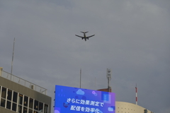 大井町駅上空を飛ぶ飛行機　Ⅲ