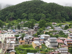 高遠の自宅から見える風景　目の前のお寺には両親が