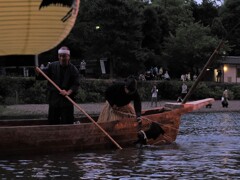 さあ、もう一回取って来なさいと、川に戻される鵜