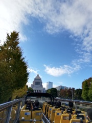 2階建てバスからの国会議事堂