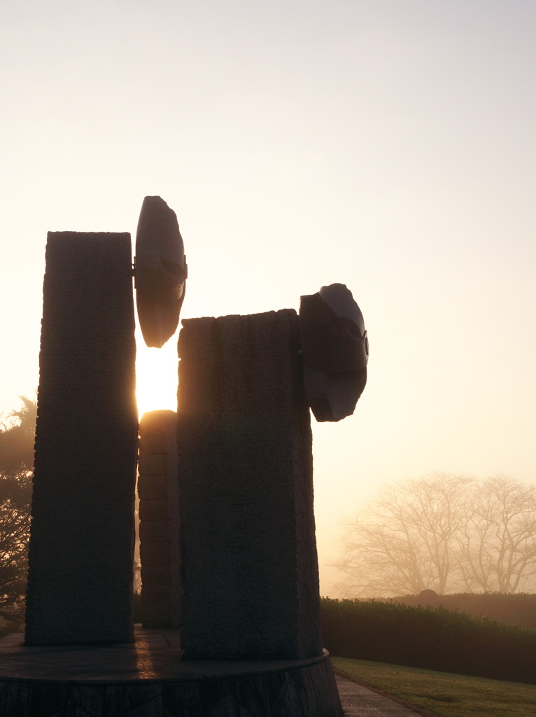 朝霧の一本松公園の石の風車