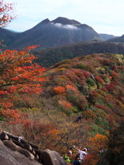 沓掛山より三俣山をのぞむ