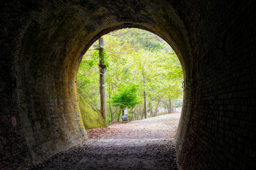 廃線のトンネル