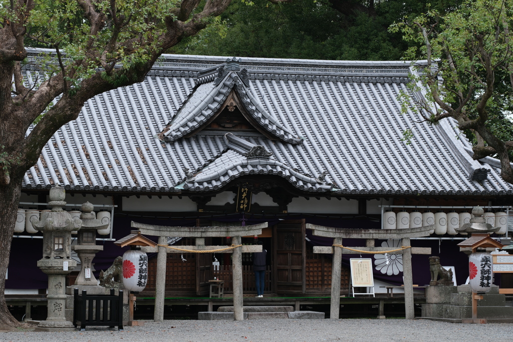 泉穴師神社
