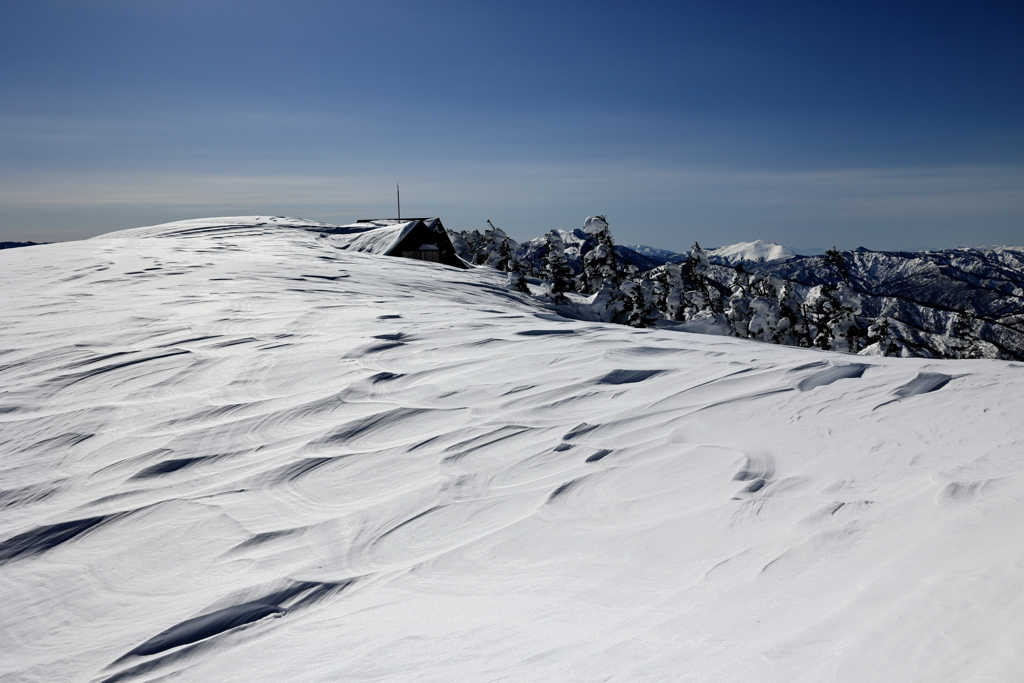 山小屋の冬休み