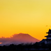 日暮れの富士山とお城