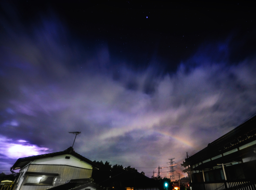 月虹と繁星雷鳴の夜