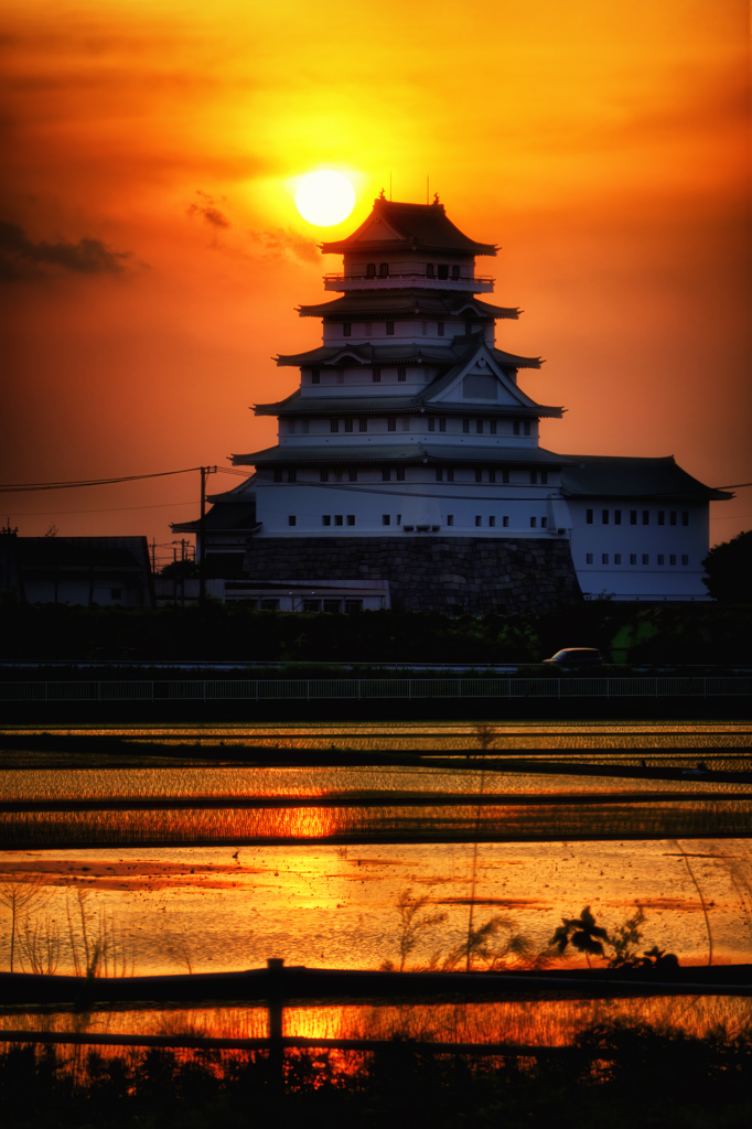 豊田城の夕暮れ(コンデジ撮影)