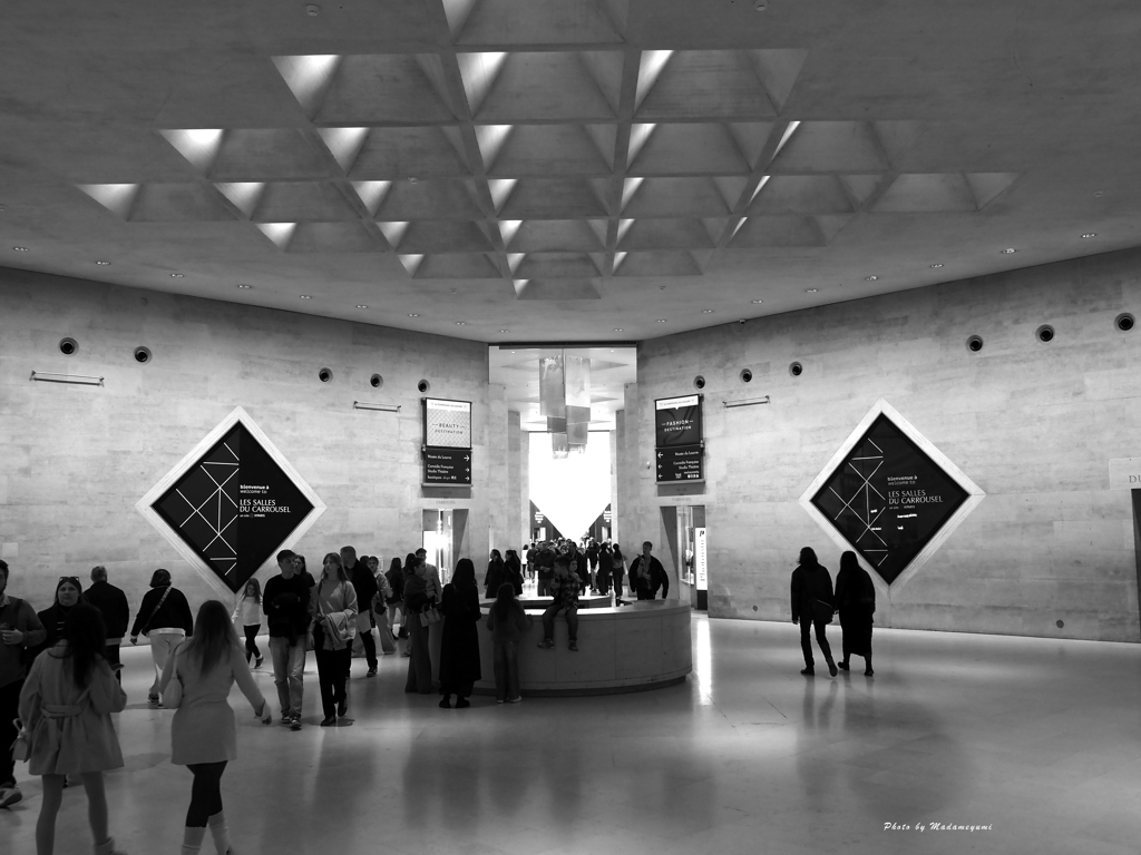 ピラミッドの下