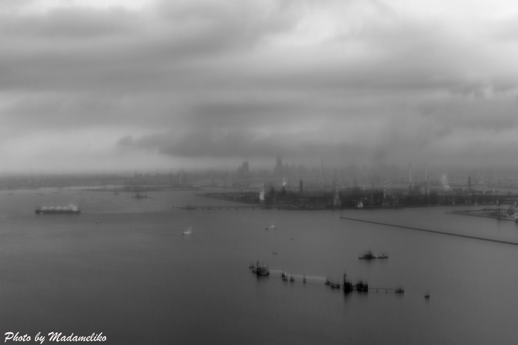 小雨の東京湾