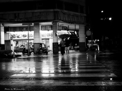 無彩 宵の雨