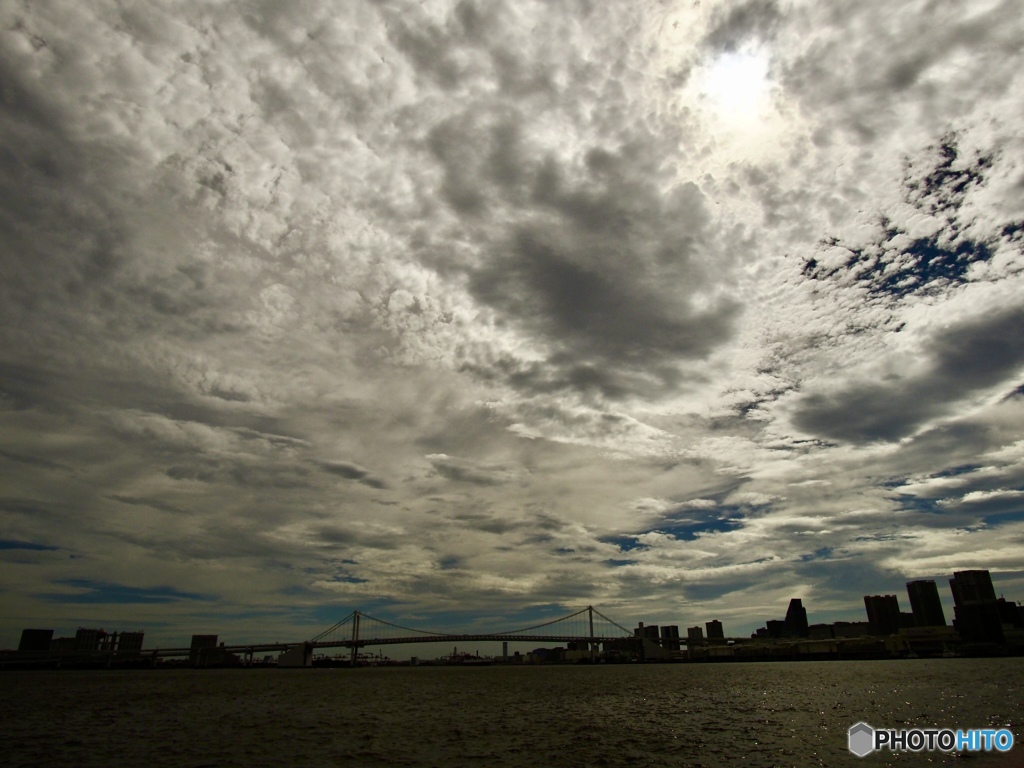 橋の上の雲