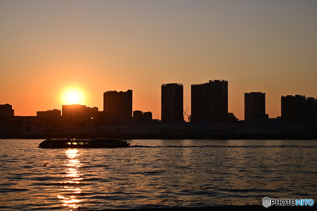 夕景 海と街