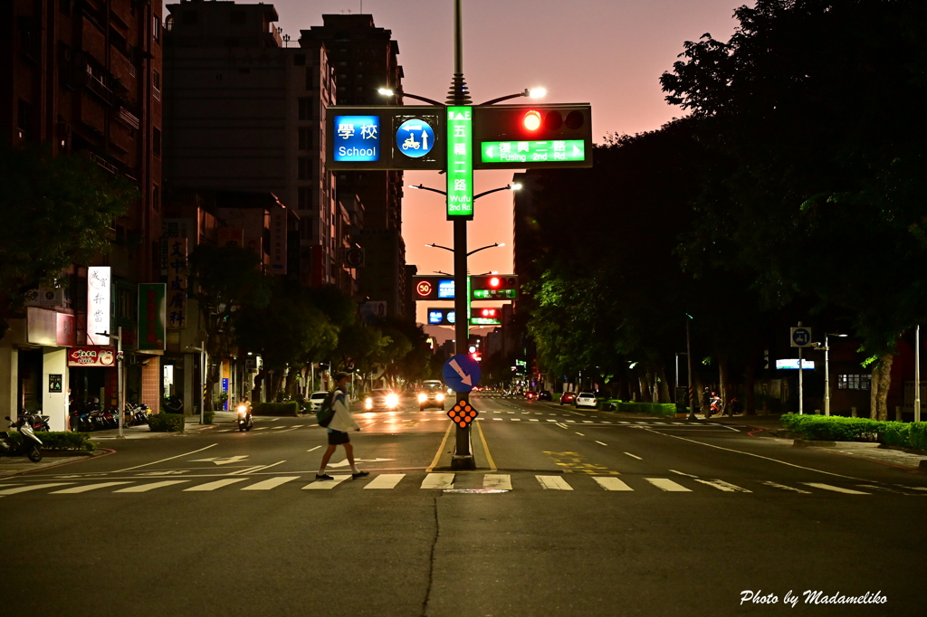 早朝の道路