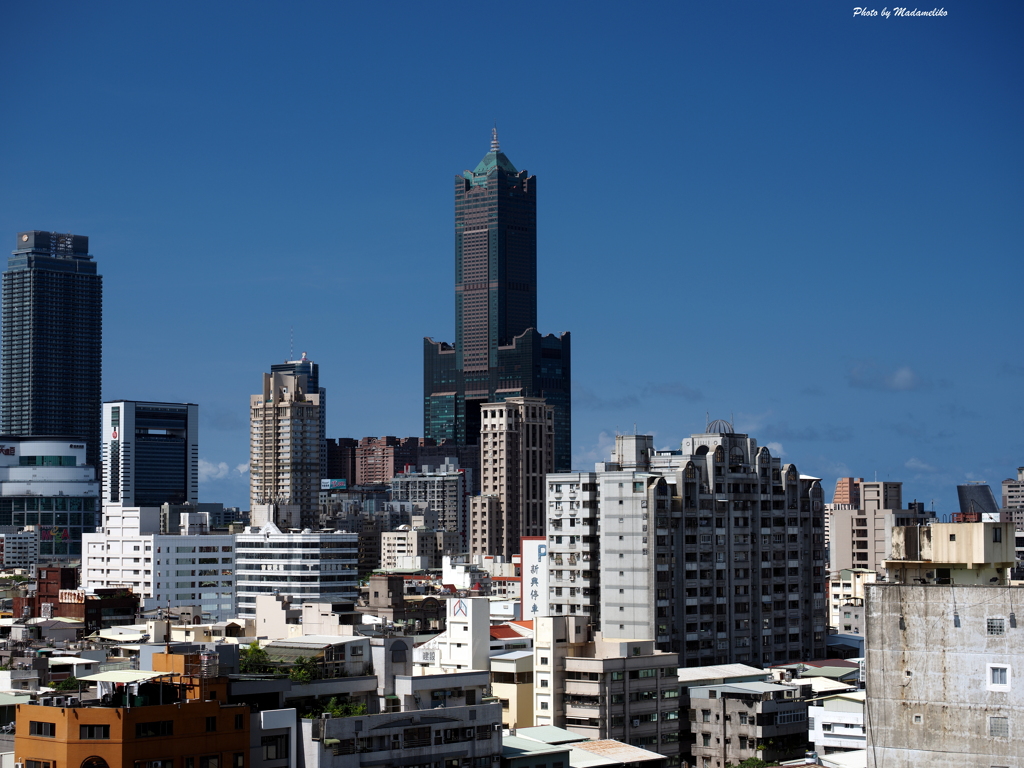 青空と街並