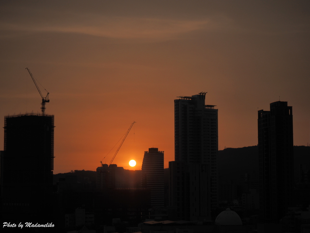 窓の夕景